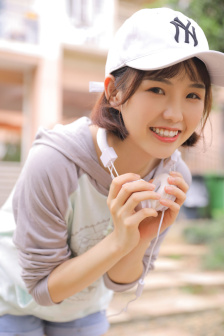那英问张馨予李菲儿你俩谁啊